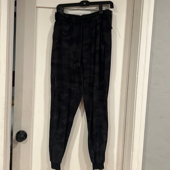 Lululemon Black Camo Joggers - Picture 1 of 2
